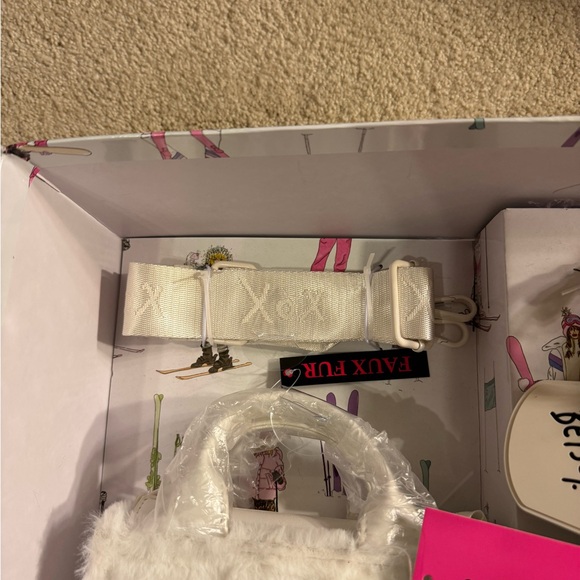 Betsey Johnson 4 piece Gift Set, (Crossbody Bag, Strap, Hat & Key Chain) NWT - Picture 7 of 13
